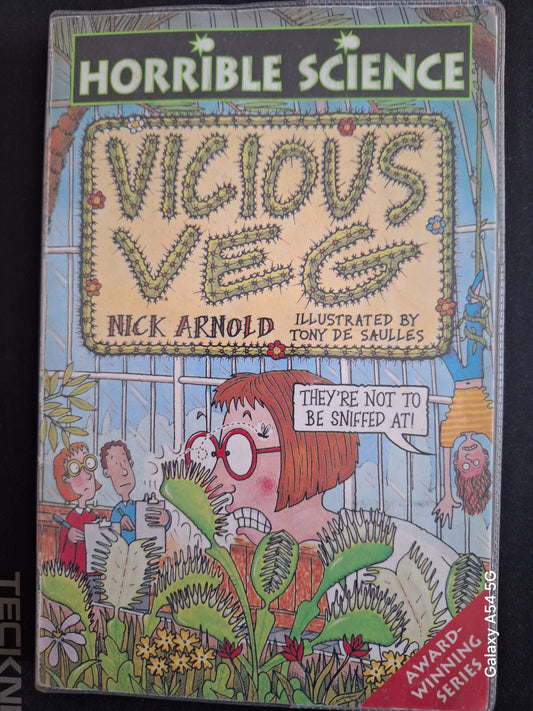Horrible Science Vicious Veg book by Nick Arnold with colourful illustrated cover by Tony De Saulles